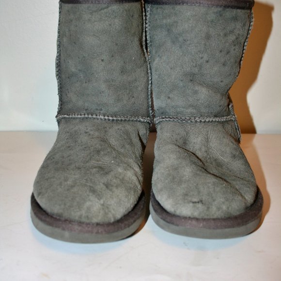 UGG Australia Women's Classic Grey Fashion Boots Size 6W - Picture 2 of 8